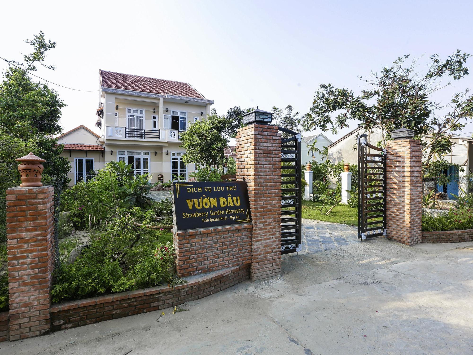 Homestay Strawberry Garden *